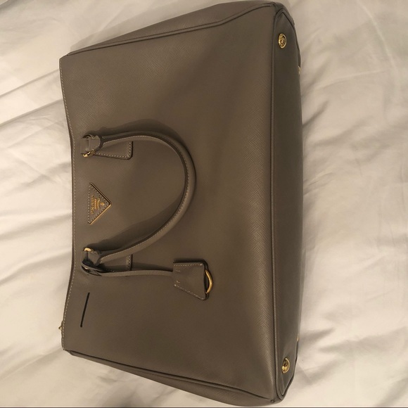 SOLD Prada Saffiano SOLD - Picture 6 of 8